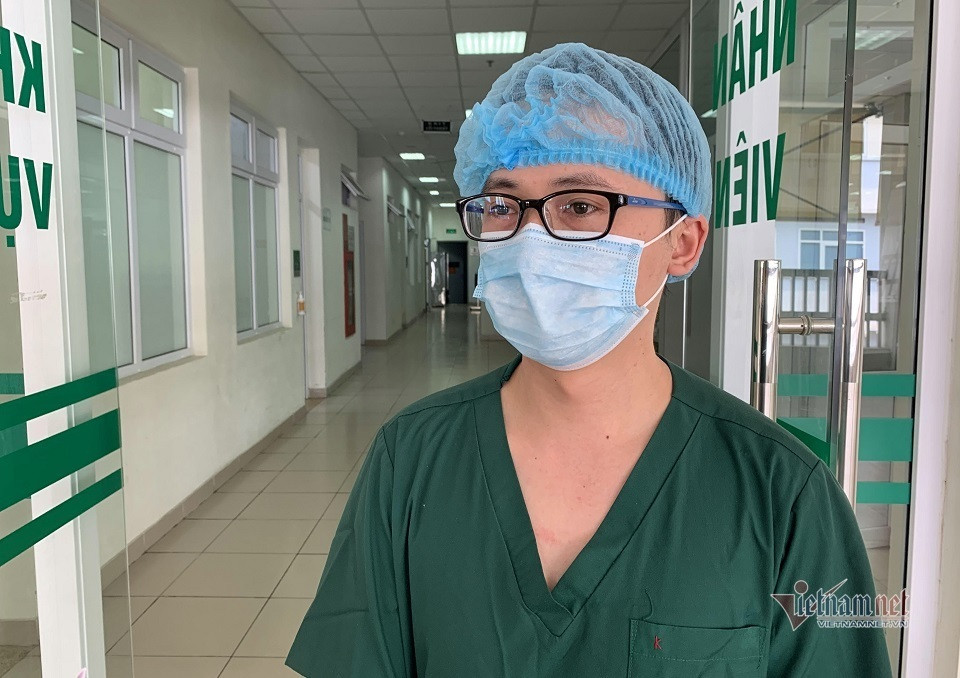 Bác sĩ kể lại 45 phút giành lại sự sống cho bệnh nhân COVID-19 ảnh 2