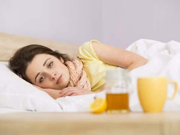  Thương hàn: Bệnh thương hàn là một dạng nhiễm trùng đường tiêu hóa do khuẩn Salmonella Typhi gây ra. Vi khuẩn này lây lan qua nước hoặc thức ăn bẩn. Hãy tránh uống các loại nước giải khát không lành mạnh và tránh ăn thực phẩm bẩn không rõ xuất xứ.