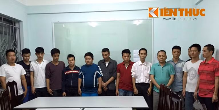 Các đối tượng tại cơ quan công an.