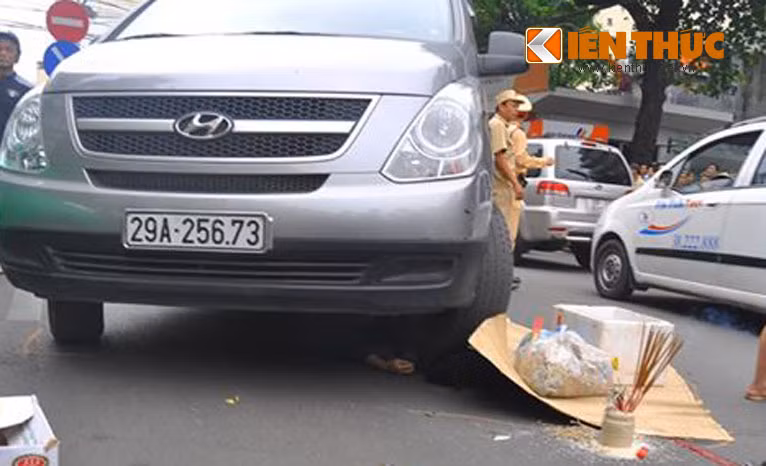 Tai nan giao thong nguoi phu nu chet trong gam xe Huyndai