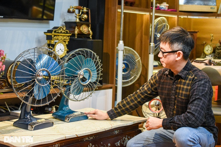 Anh Hà cho biết, anh thường trích một khoản thu nhập hàng tháng để dành cho bộ sưu tập đặc biệt của mình. Ngoài giá trị lớn về tinh thần, theo anh, sưu tầm quạt cổ cũng là một cách đầu tư hiệu quả.