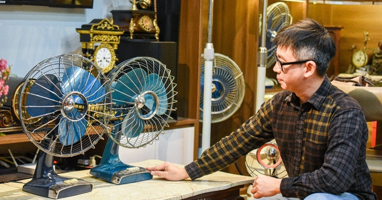 "Từ nhỏ, tôi đã rất thích một chiếc quạt Nhật Bản của chú ruột, chiếc Hitachi xe tăng. Sau này khi có điều kiện về kinh tế và cách thức sưu tầm, tôi tỉ mỉ tìm kiếm từng chiếc quạt một. Đến hiện tại, bộ sưu tập của tôi trị giá khoảng 500 triệu đồng", anh Hà cho biết.