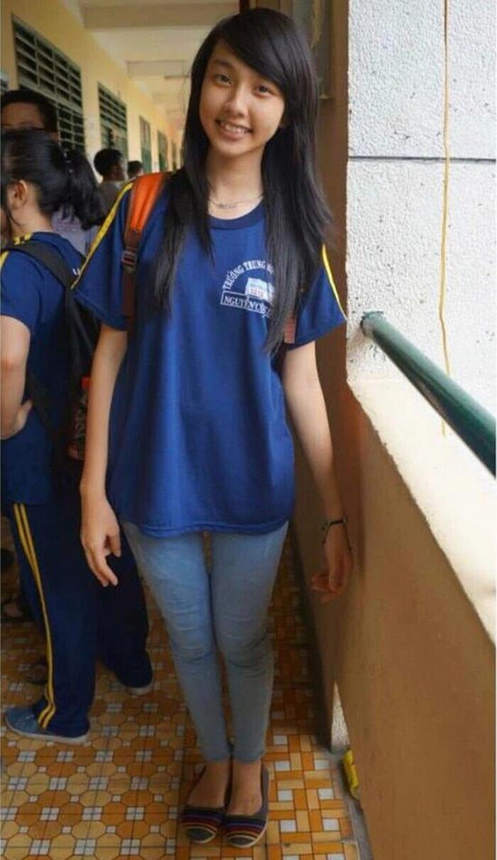 Thùy Tiên dậy thì cực thành công, cô bé nhỏ nhắn năm nào giờ quyến rũ và tỏa sáng tràn đầy năng lượng.