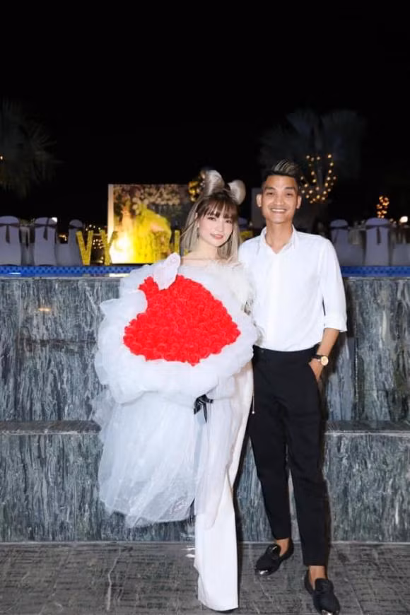 Mac Van Khoa to chuc sinh nhat hoanh trang cho ba xa, ai cung nguong mo-Hinh-8