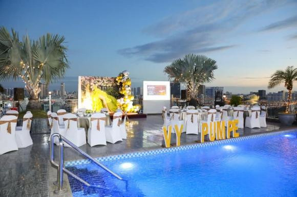 Mac Van Khoa to chuc sinh nhat hoanh trang cho ba xa, ai cung nguong mo-Hinh-3