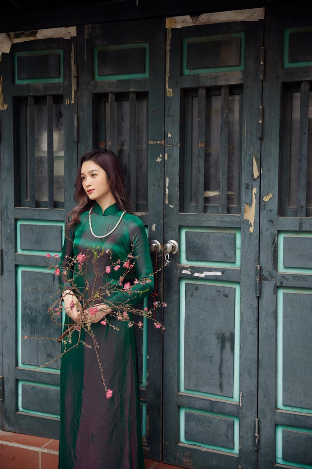 Hoa khoi Dai hoc Quoc gia Ha Noi duyen dang trong ta ao dai xuong pho-Hinh-11
