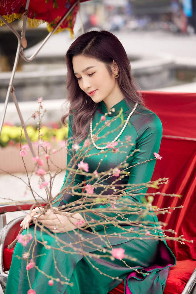 Hoa khoi Dai hoc Quoc gia Ha Noi duyen dang trong ta ao dai xuong pho-Hinh-10