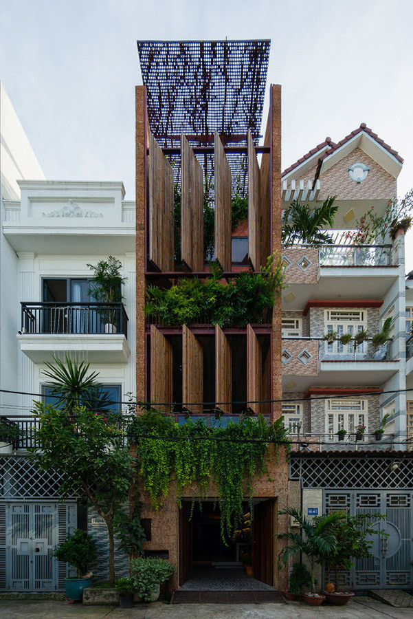 Nha ong 4 tang dam chat que o ngoai thanh Sai Gon