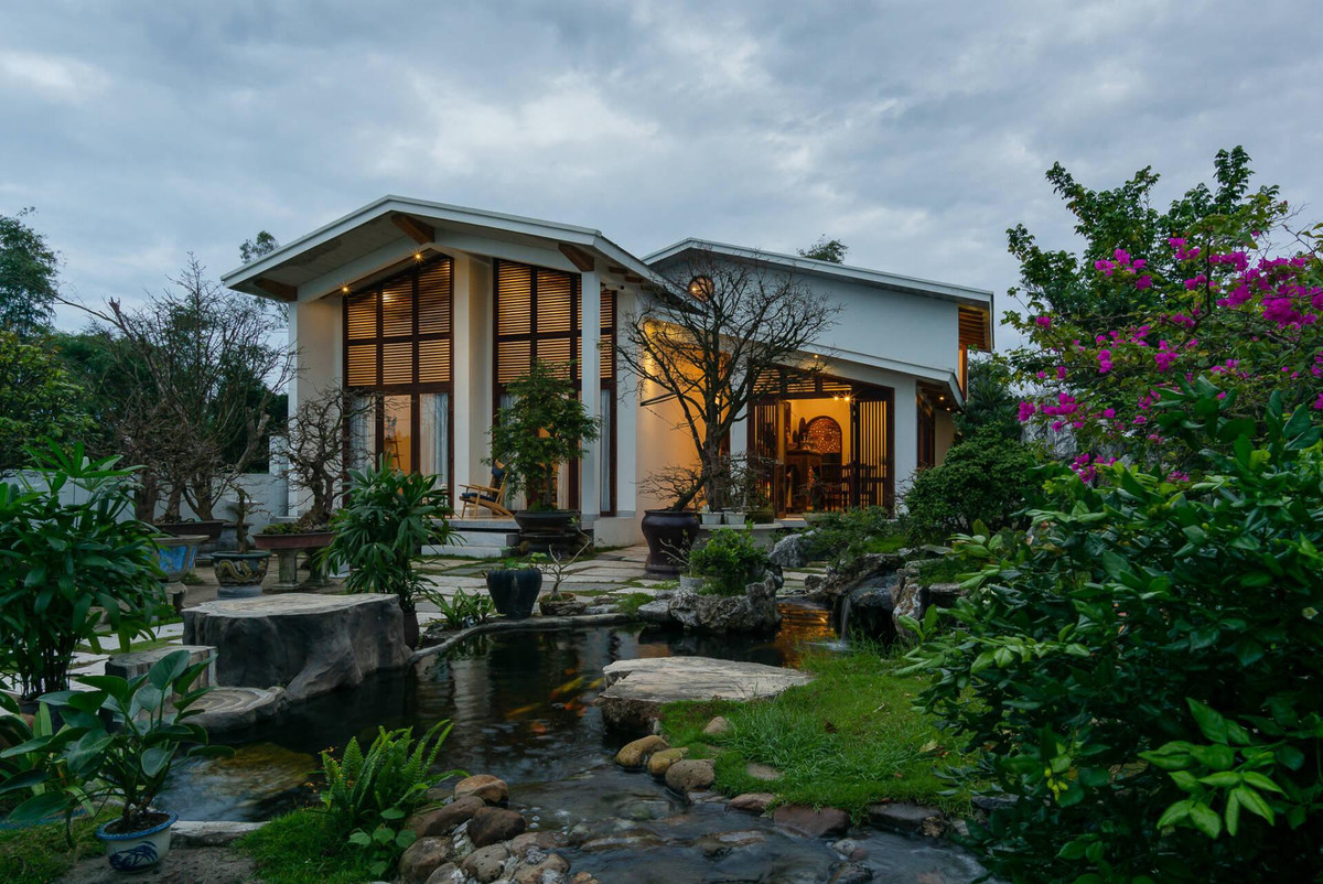 Nhờ việc đặt các không gian chức năng chính ở đúng hướng gió chính của ngôi nhà mà không khí trong nhà luôn được lưu thông tốt.