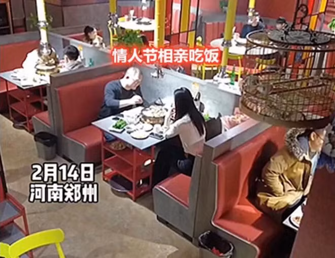 Co gai chay khoi buoi hen ho vi su xuat hien cua shipper, su that the nao?