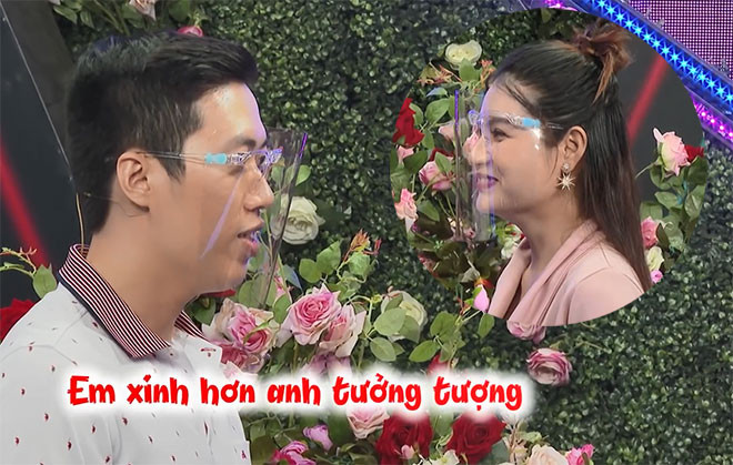 Mở rào gặp gỡ, chàng quản lý ấn tượng với cô gái xinh, dễ thương hơn anh tưởng tượng. Đáng gái rất “ưng” người đàn ông có chiều cao lý tưởng và trầm tính.