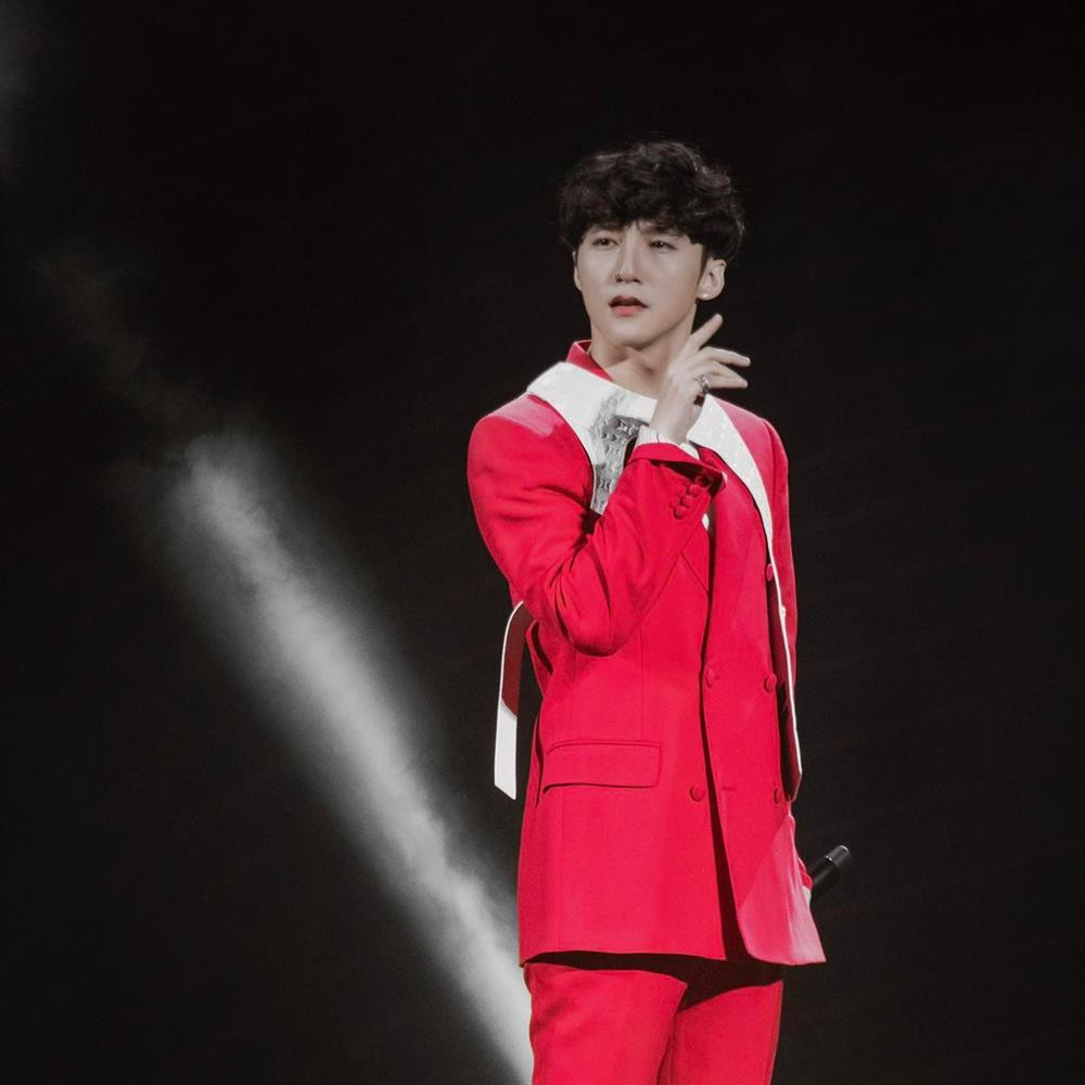 ##ss###style="text-decoration: underline;">Sao nam Việt Sơn Tùng: "Xin chúc cho tất cả mọi người sẽ có một năm 2022 tràn ngập niềm vui, tràn ngập hạnh phúc, tràn ngập may mắn trong cuộc sống cũng như trong công việc. Đặc biệt phải có một sức khỏe thật tốt nhé… Có sức khỏe là có tất cả!".