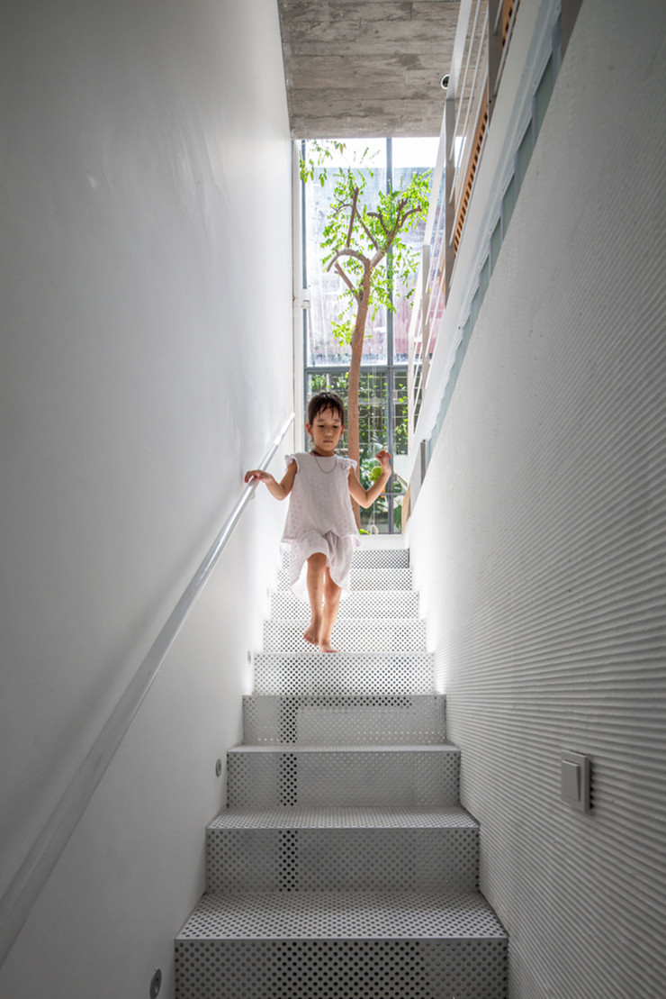 Khu vực cầu thang rất sáng