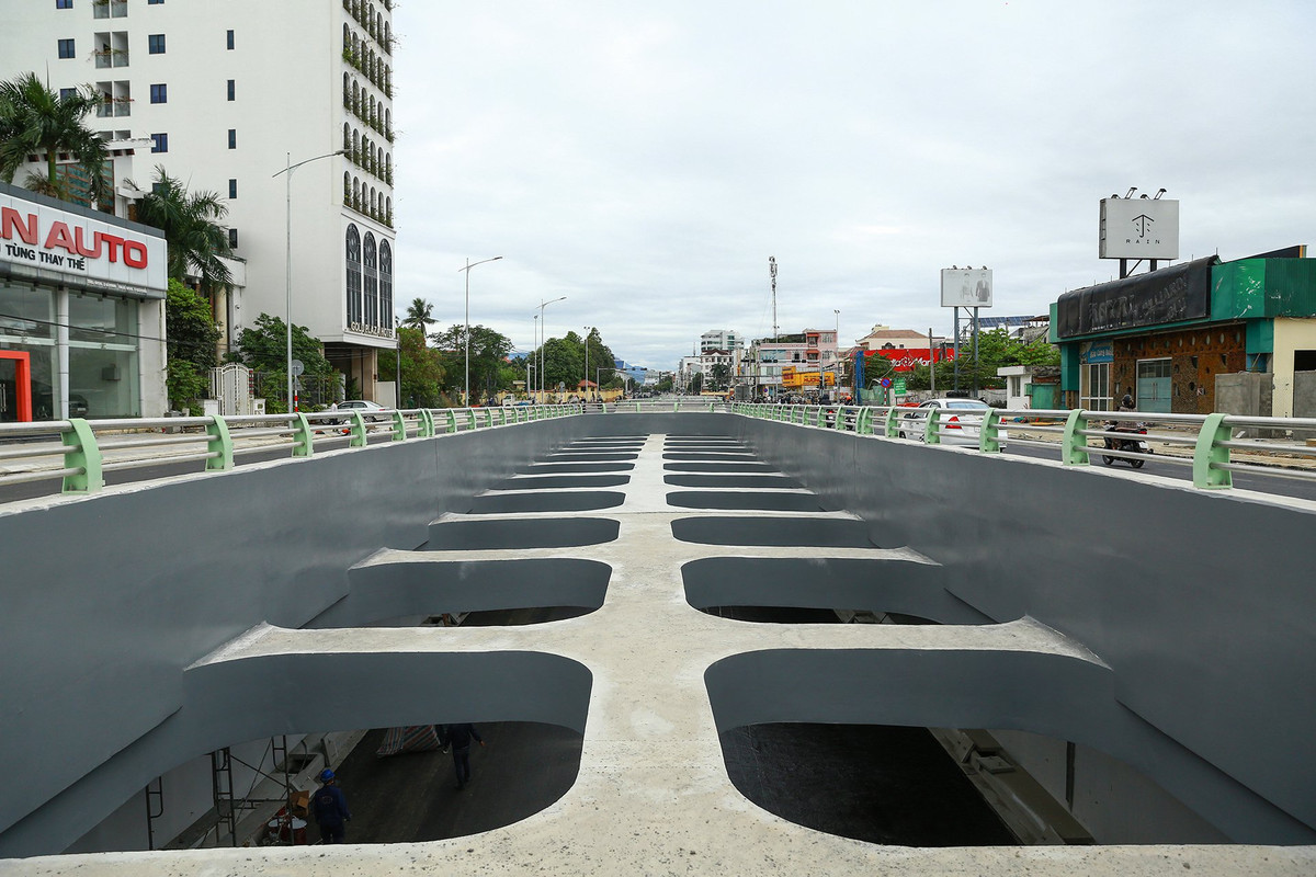 Tuyến hầm chui dài 900 m kéo dài từ đường Duy Tân đến chân cầu Trần Thị Lý.