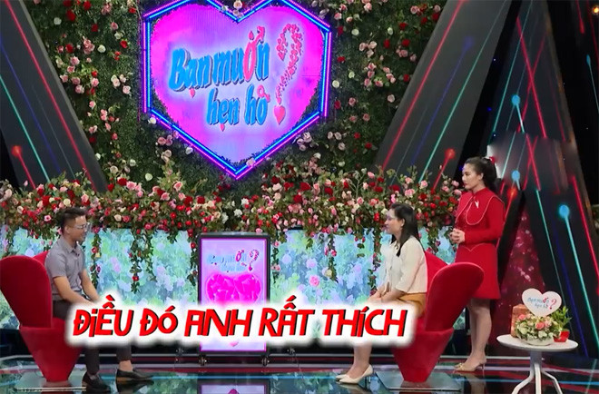 Lê Hà đồng tình: “Em cũng thích kinh doanh, cũng có dự định sẽ kinh doanh. Khi lập gia đình, em cũng muốn kinh doanh cái gì nhỏ nhỏ để vừa chăm sóc gia đình vừa làm công việc của mình. Không muốn giao con của mình cho ai cả”. Sau khi nắm tay bạn gái và hát câu hát tỏ tình, ông bố hai con đã chinh phục được cô gái Đồng Nai có tư tưởng hiện đại trong niềm vui của ông bà mối.