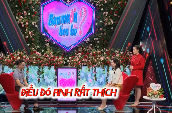 Lê Hà đồng tình: “Em cũng thích kinh doanh, cũng có dự định sẽ kinh doanh. Khi lập gia đình, em cũng muốn kinh doanh cái gì nhỏ nhỏ để vừa chăm sóc gia đình vừa làm công việc của mình. Không muốn giao con của mình cho ai cả”. Sau khi nắm tay bạn gái và hát câu hát tỏ tình, ông bố hai con đã chinh phục được cô gái Đồng Nai có tư tưởng hiện đại trong niềm vui của ông bà mối.