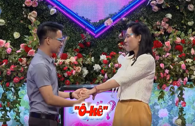 Ông bố hai con nhút nhát chinh phục bà mẹ đơn thân xinh đẹp.