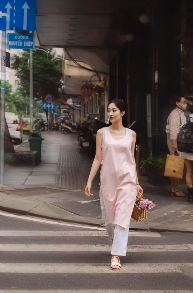 Về dự định trong tương lai, Xuân Mai cho biết cô sẽ luôn nỗ lực hết sức trong việc học tập để ra trường với số điểm đáng mơ ước. Trong nghệ thuật, cô nàng hứa hẹn sẽ sẽ phát triển và bùng nổ hơn với nhiều dự án mới và hình ảnh ấn tượng hơn.