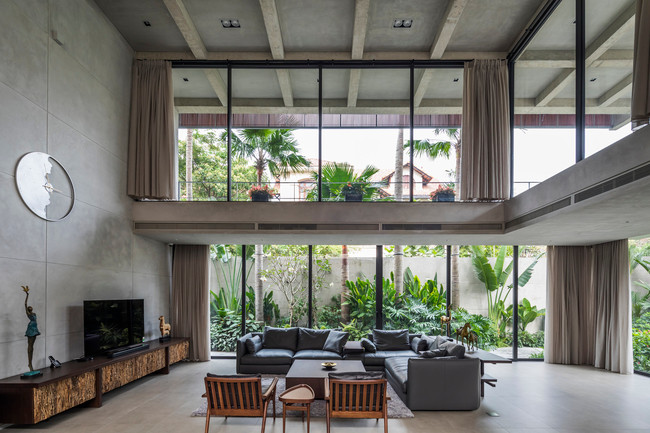 Bê tông giờ đây không chỉ làm dầm hay trụ, mà còn định hướng tính thẩm mĩ cho mọi không gian, ví dụ như căn phòng khách này.