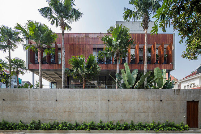 Trong ngôi nhà này, các kiến trúc sư sử dụng hệ thống bê tông này không chỉ trong cấu trúc, mà còn là không gian phân vùng và thẩm mỹ tổng quan của dự án.