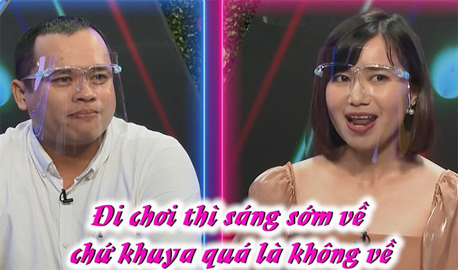 Phan Ngân thật thà: “Em có ưu điểm khá ngoan. Đi chơi thì sáng sớm về chứ khuya quá là không về. Thường em đi đến trước 11 giờ về, đi tới sáng là đi chơi xa qua đêm. Em rất chung thủy trong tình yêu, thay đổi người yêu khi nào thấy không phù hợp. Em có hai mối tình chính thức, em gọi người yêu cũ là "kỳ nghỉ lễ" vì chưa có mối tình nào dài quá một tháng. Lâu nhất là 21 ngày lúc còn trẻ, và mối tình sau 7 ngày chỉ như gió thoáng qua nên em rút lui”.