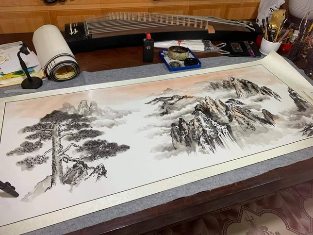 Một bức tranh thủy mặc vẽ phong cảnh của Cẩm Nhung