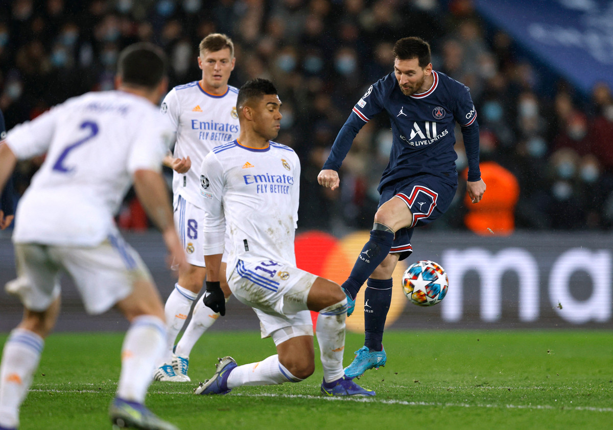 Mbappe ghi ban giup PSG ha Real o phut 90+4