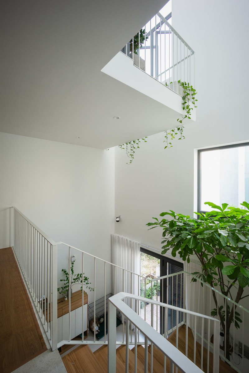 iều đặc biệt của ngôi nhà là kiến trúc sư đưa sân và ban công vào bên trong ngôi nhà Bi &amp; Sam.