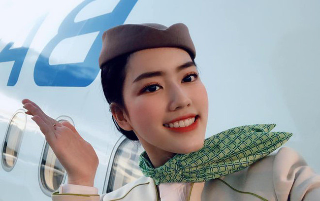 Khuôn mặt xinh đẹp, nụ cười rạng rỡ cùng những điệu múa dẻo dai, chuyên nghiệp của cô nàng được khen ngợi hết lời.