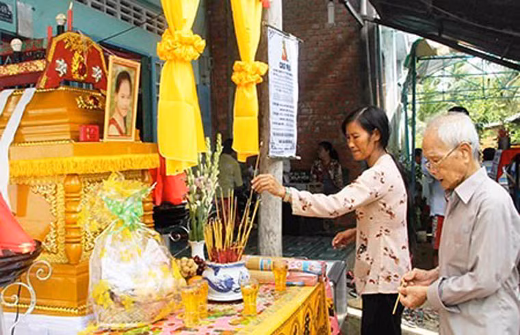 Sáng 27/9, một vụ tai nạn giao thông thương tâm đã xảy ra tại Hậu Giang khi ô tô tuần tra kiểm soát giao thông thuộc Phòng CSGT (PC67) Công an tỉnh Hậu Giang tông vào Mai Thị Hà My (14 tuổi, học sinh lớp 9) làm em này chết oan ức.