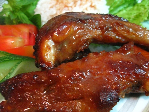 Sườn nướng mật ong.