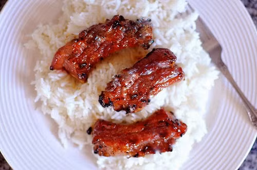 Sườn nướng than hoa.