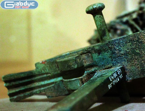 Ở thời kỳ kỹ thuật còn chưa phát triển, Linh Quang Kim Trảo Thần Nỏ của người Việt cổ được nhiều chuyên gia đánh giá là cỗ "súng máy hiện đại" thực sự.