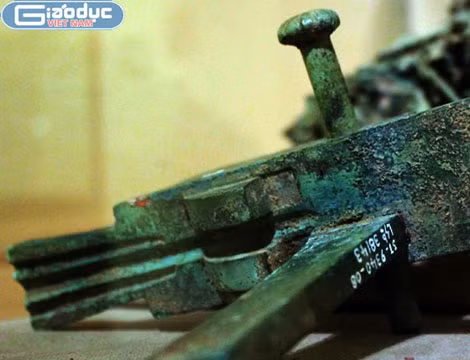 Ở thời kỳ kỹ thuật còn chưa phát triển, Linh Quang Kim Trảo Thần Nỏ của người Việt cổ được nhiều chuyên gia đánh giá là cỗ "súng máy hiện đại" thực sự.