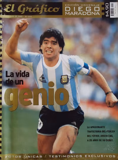 2. Diego Maradona: Cùng với Pele, Maradona cũng được FIFA bầu chọn là "Cầu thủ xuất sắc nhất thế kỷ 20". "Cậu bé vàng" đã truyền cảm hứng cho chiến thắng của Argentina tại World Cup 1986. Người Anh sẽ không bao giờ tha thứ cho ông vì “Bàn tay của Chúa” mà Maradona đã dùng để loại "Tam Sư" trên đường tới vinh quang ở Mexico. Và có lẽ chính người Argentina cũng sẽ không tha thứ cho ông trên cương vị HLV với thành tích vô cùng kém cỏi tại World Cup 2010 ở Nam Phi. Nhưng rõ ràng với tư cách một cầu thủ, Maradona là "có một không hai" ở thời kỳ đỉnh cao, mặc dù ma túy phủ bóng đen cuối sự nghiệp của ông.