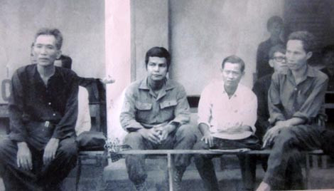 Từ trái qua: Ông Ba Cao, đại diện ban Binh vận R; "Thiếu tá" Lê Quang Ninh; Đại diện Huyện ủy Trảng Bàng; Đại diện Tỉnh ủy Tây Ninh (Ảnh chụp ngày Tiểu đoàn 1/50 thực hiện binh biến).