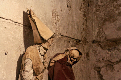 Là một người yếu tim, bạn sẽ vô cùng hãi hùng khi tới xem những xác ướp lâu đời này.