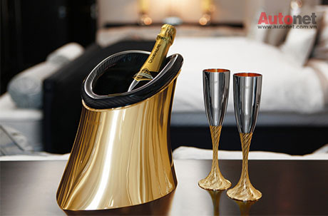 Một vật dụng tưởng chừng không đáng giá nhưng khi nó mang thương hiệu Aston Martin thì giá trị được đẩy lên khiến nhiều người phải ngỡ ngàng.