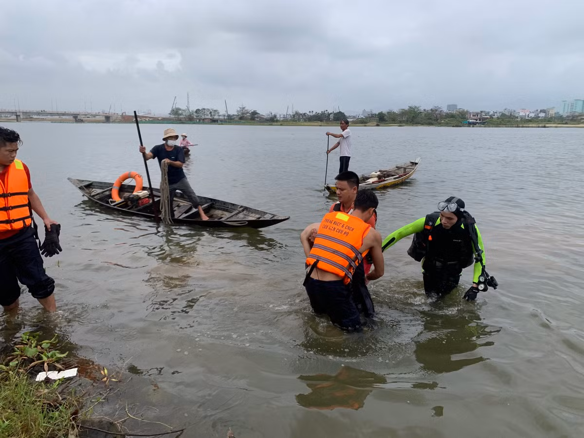 Da Nang: Tai nan dau long, mot hoc sinh duoi nuoc duoi song Co Co