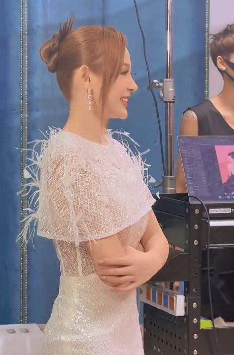 Huyen Baby len tieng truoc loi mia mai 'chi biet an choi, lam dep'-Hinh-2