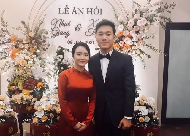 Xuan Truong hiem hoi xuat hien ben ba xa xinh dep-Hinh-2