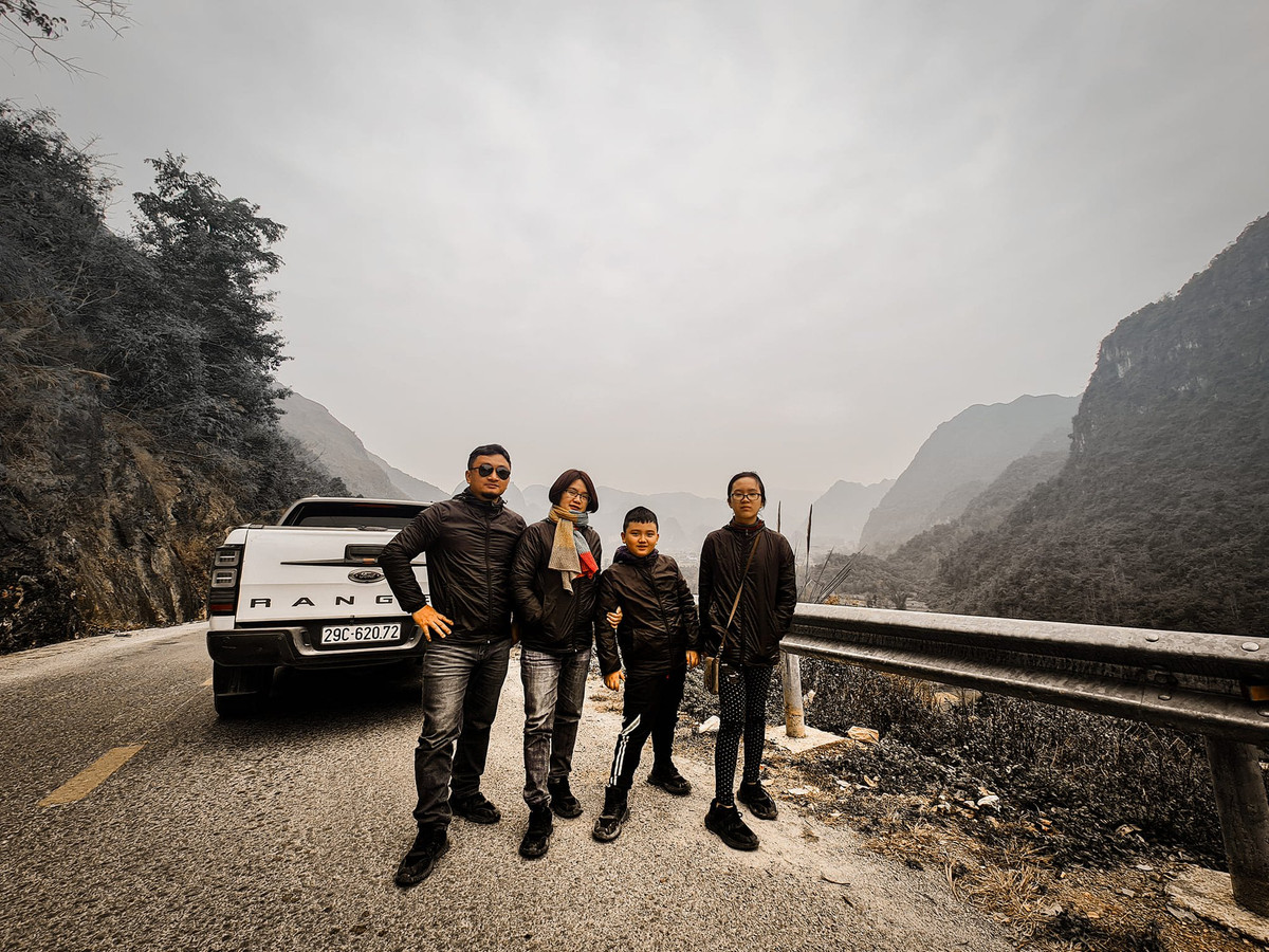 Gia dinh nho man nhan khi ngam nui non hung vi Dong-Tay Bac bo