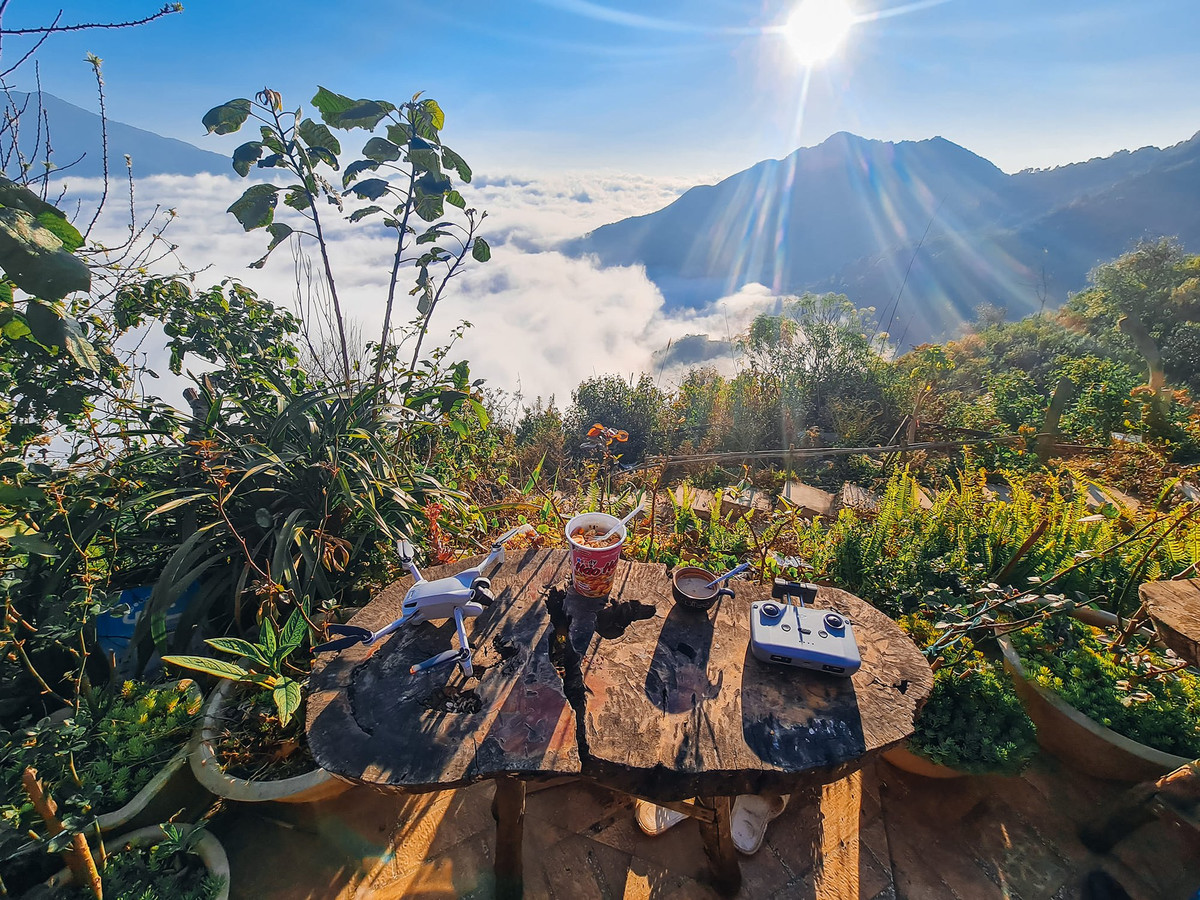 Gia dinh nho man nhan khi ngam nui non hung vi Dong-Tay Bac bo-Hinh-4