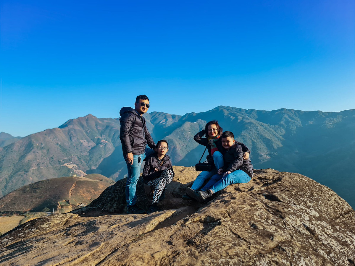 Gia dinh nho man nhan khi ngam nui non hung vi Dong-Tay Bac bo-Hinh-7