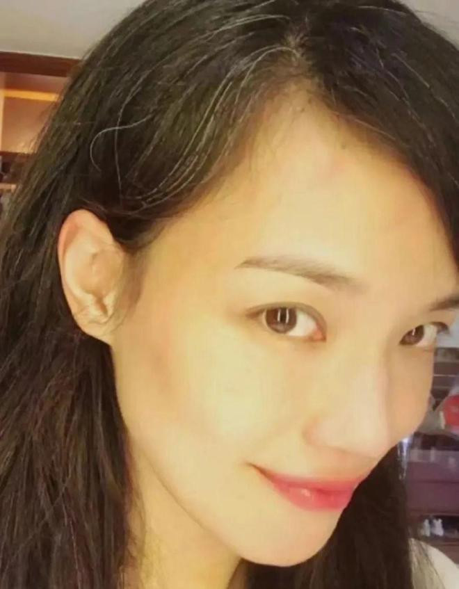 Thu Ky toc bac trang, xuat hien kho nhan ra-Hinh-2