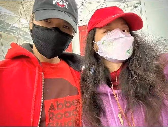 Thu Ky toc bac trang, xuat hien kho nhan ra