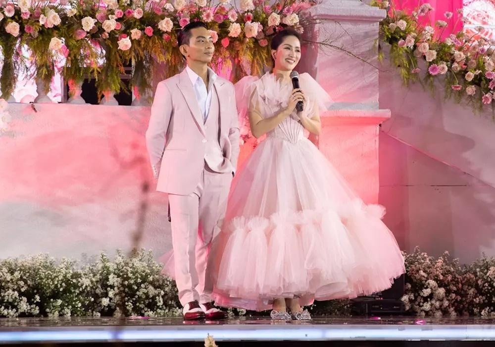 Phan Hien hiem hoi khoe can nhan cuoi 'khung'-Hinh-8