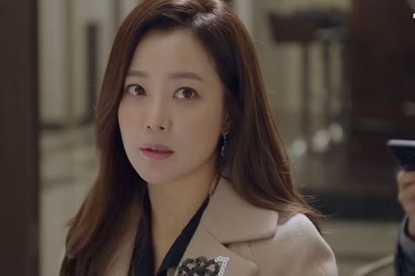 Toi ngoan ngoan dua the luong cho me chong, toi moi choang vang