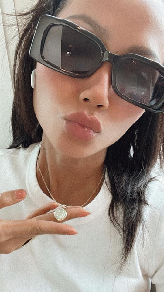 H'Hen Niê rơi nước mắt khi nhận xấp tiền đô từ người hâm mộ - Hình 9 H'Hen Nie roi nuoc mat khi nhan xap tien do tu nguoi ham mo-Hinh-9