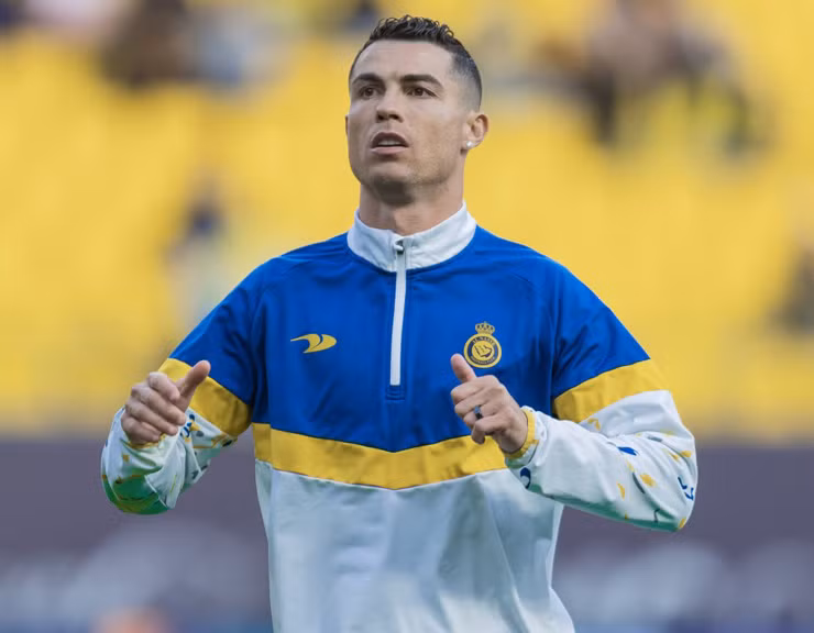 Ronaldo suýt chấn thương vì fan cuồng ảnh 1